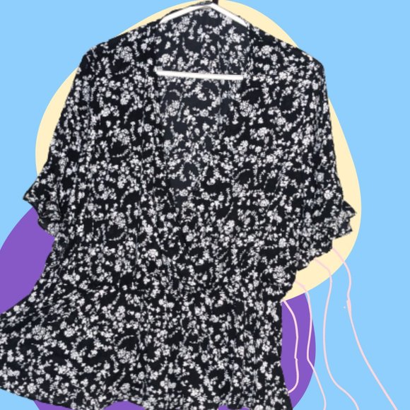 Plus Black and White Floral Blouse - Picture 3 of 3